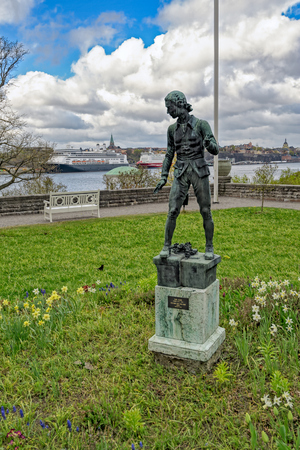 Sculpture in bronze of the young Carl von Linne by Carl Eldh in front of the Waldemarsudde, former mansion of Prince Eugen, now museum and public park.のeditorial素材