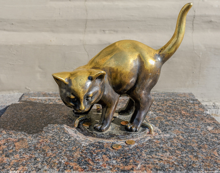 ST.PETERSBURG, RUSSIA -June 19, 2017: Renovated bronze figure kitten Funtik (coffin, cone of paper), fulfilling the desire, on Yakubovich Street next to cafe "Cat's Republic".のeditorial素材