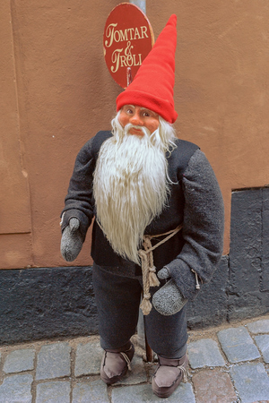 STOCKHOLM, SWEDEN - Dec 15, 2018: A small Christmas troll standing on the street in front of a the well known souvenir shop âTomtar and Trollâ ("Gnomes and Trolls" ) in the old town.のeditorial素材