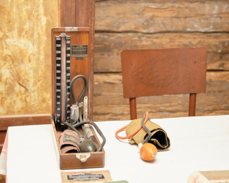 a device for measuring pressure in the old days on the doctor's desk.の写真素材