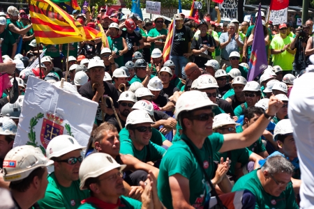 Group and family  miners in Madrid to protest cuts in aid to the carbonのeditorial素材