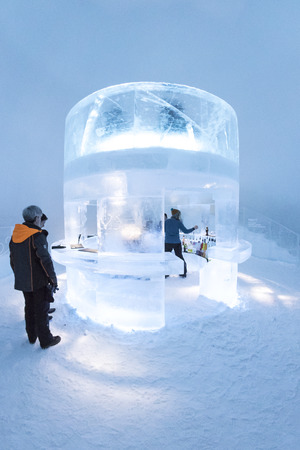 Icebar in Icehotel in Kiruna. Sweden. Laplandのeditorial素材