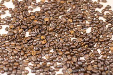 Coffee beans are scattered on the table.の写真素材