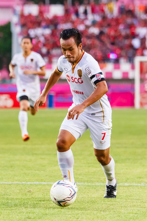SISAKET THAILAND-JUNE 8: Datsakorn Thonglao of Muangthong Utd. in action during Thai Premier League between Sisaket FC and Muangthong Utd at Sri Nakhon Lamduan Stadium on June 8,2014,Thailandのeditorial素材