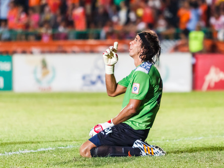 SISAKET THAILAND-JUNE 8: Lucas Daniel of Sisaket FC. in action after the game of Thai Premier League between Sisaket FC and Muangthong Utd at Sri Nakhon Lamduan Stadium on June 8,2014,Thailandのeditorial素材