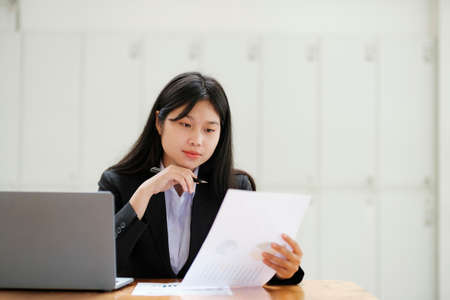 Businessman analyse investment marketing data.の写真素材