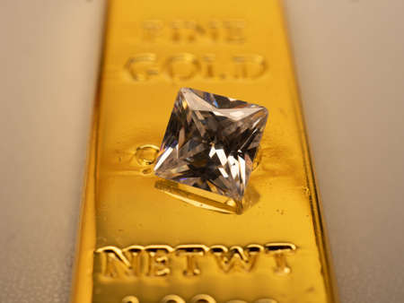 Close up shoot of a briliant diamond on a 999 fine gold barの写真素材