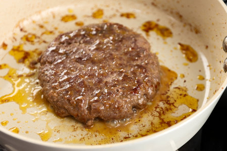 Close Up Cooking Burger Patty on White Non Sticky Pan, Making Homemade Burgersの写真素材