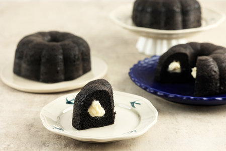 Bolu Ketan Hitam Keju Lumer, Mini Bundt  Black Glutinous Rice Bundt Cake With Melted Cheese Filling
