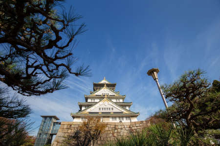 Osaka Castle with autumn leave, Japan.のeditorial素材