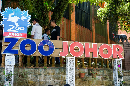 JOHOR,MALAYSIA - FEBRUARY 2019 : The Johor zoo entrance signages - imageのeditorial素材