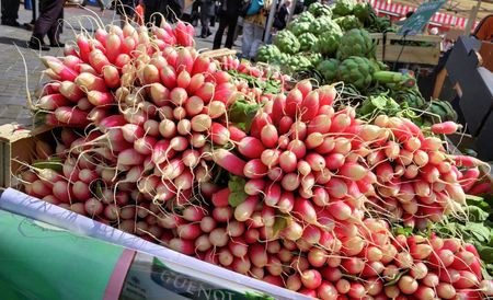 Fresh Radishes on a market stallの写真素材