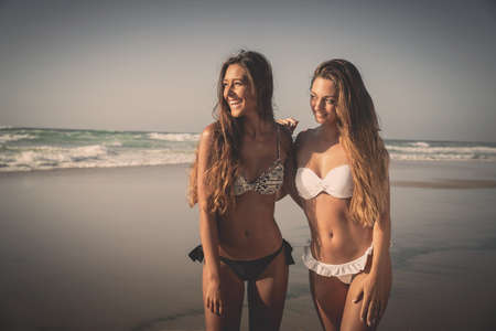 Best friends having fun on the beachの写真素材