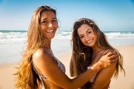 Best friends having fun on the beachの写真素材