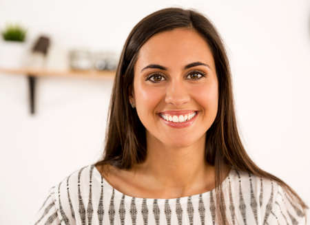 Close-up portrait of a beautiful woman smiling