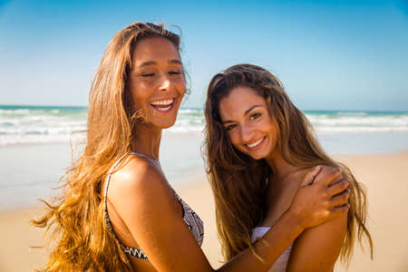 Best friends having fun on the beachの写真素材