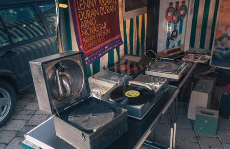 Hasselt. Limburg - Belgium. 23-10-2021. Vintage gramophones, turntables and records at the fair in the cityのeditorial素材