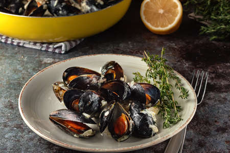 Mussels cooked in creamy wine sauce