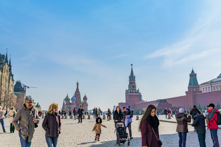 Moscow, Russia - April 5, 2018: Tourists walking on Red Square on vacationsのeditorial素材