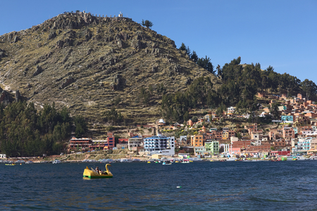 COPACABANA, BOLIVIA - OCTOBER 18, 2014: The shoreline of the small town of Copacabana along Lake Titicaca on October 18, 2014 in Copacabana, Bolivia. Copacabana is a popular tourist destination and starting point for tours to Isla del Sol (Island of the Sのeditorial素材