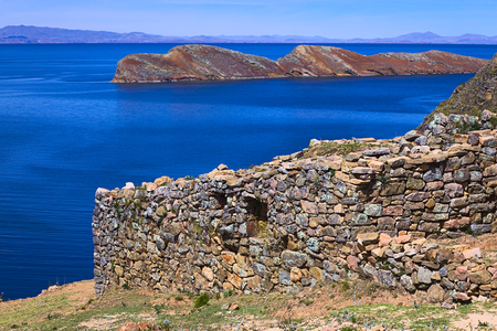 Outer wall of the Chinkana (meaning labyrinth in quechua) archeological site of Tiwanaku (Tiahuanaco) origin on the Northwestern part of the Isla del Sol (Island of the Sun) in Lake Titicaca in Bolivia. Isla del Sol is a popular tourist destination and isの写真素材