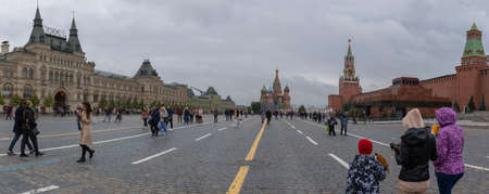 moscow, kremlin on september 25, 2021, panoramic view of red square, photo was taken on a cloudy autumn dayのeditorial素材