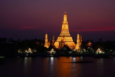 Wat Arun night view Temple in bangkok, Thailandの写真素材