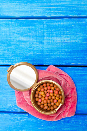 blush on a blue wooden background, cosmetics, beauty

の写真素材