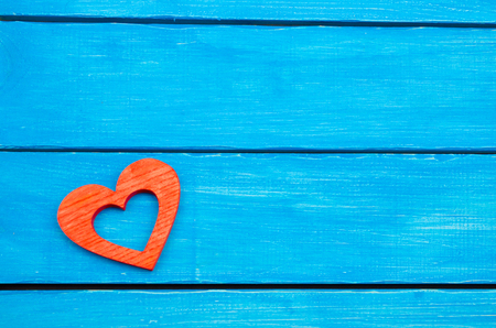 red wooden heart on a blue background, Valentine's Day

の写真素材