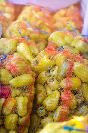 yellow pepper in bags, vegetables, healthy food

の写真素材