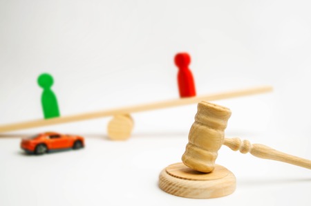 ownership of the car. court trial of a traffic violator. Selling vehicle. auction. hammer of a judge. auto right. road traffic accident, offender guilty, insuranceの写真素材