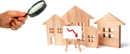 a decline in property prices. population decline. falling interest on the mortgage. reduction in demand for the purchase of housing. low energy efficiency, low prices for public utilities. arrow down.の写真素材