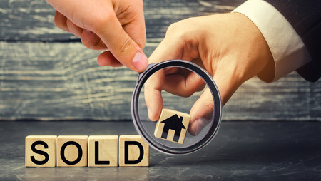 wooden house with the inscription "sold". sale of property, home. affordable housing. sale of apartments. real estate agent services. realtorの写真素材