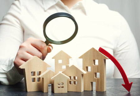 Real estate market valuation. Reduced interest in the mortgage. A decline in property prices and apartments. Low interest rates on mortgage loans. Reduced demand for home purchase. Collapseの写真素材