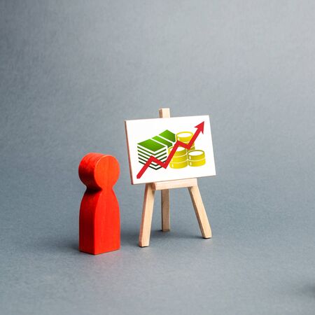 A person holds a presentation to a crowd of people at a briefing, discussion of the business strategy. Analysis of the results, information market analysis. development of the company. Selective focusの写真素材