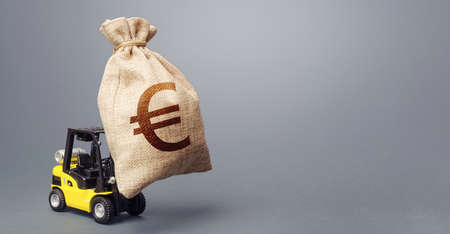 A forklift carrying a huge euro money bag. EU anti-crisis budget. Borrowing on capital market. Stimulating economy. Subsidies soft loans. Strongest financial assistance, business support. Investmentsの写真素材
