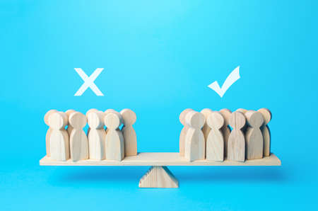 Approval and disapproval. Voting yes or no. People are divided in opinion on the scales. advantages and disadvantages. political democratic elections. Divide into opposing factions. referendum.の写真素材