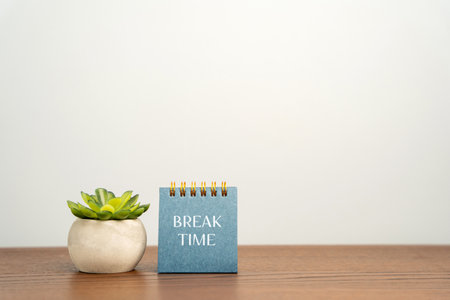 Notes with the word Break Time and succulent. Period during work, school, or other activities when individuals pause their tasks to rest, relax, or recharge. Copy spaceの写真素材