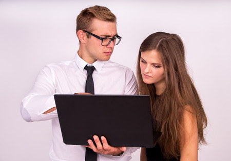 The chief is yelling at a subordinate, on a gray backgroundの写真素材