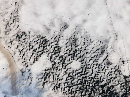 Drone view og Ice melts on the river, Ice crack, glacier and iceberg landscape, Top view, natural winter background. Crack on an ice surface of the frozen water. Global warmingの写真素材