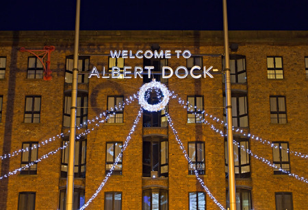 The Albert Dock complex in Liverpool at nightのeditorial素材