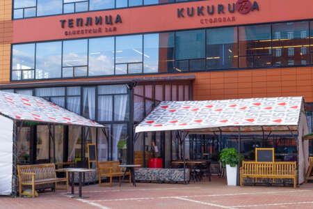 Russia, Novosibirsk 07/28/2020: an empty cafe during the coronavirus pandemic near the Akademgorodok science and technology Park in Novosibirskのeditorial素材