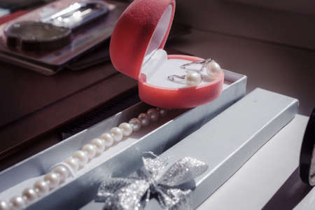 details of the preparation for the wedding, the bride jewelry pearl earrings and bracelet, weddingの写真素材