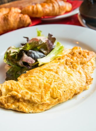 omelet with ham tomato and green salad