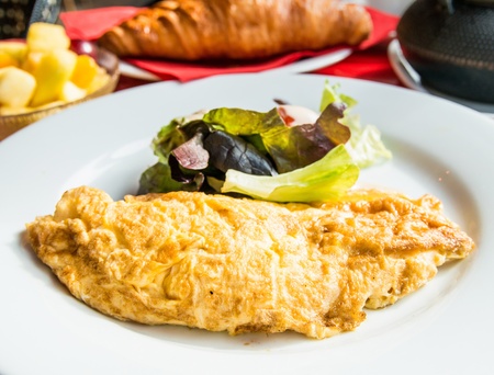 omelet with ham tomato and green saladの写真素材