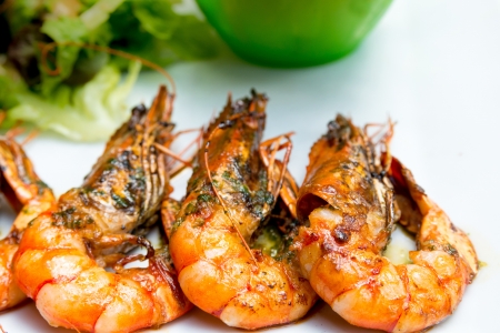 Fried shrimp-delicious fried shrimp with lettuceの写真素材