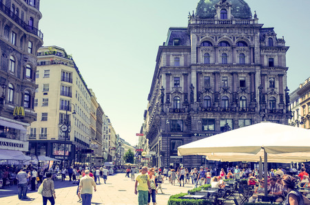 VIENNA, AUSTRIA-July 3 : Tourists on foot Graben Street in Vienna on July 3, 2014.Vienna is Austria's primary city, with a population of about 1.757 million.のeditorial素材