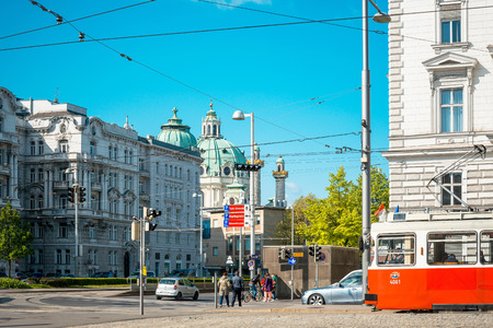 VIENNA, AUSTRIA-April 20 : Viennese Classical style building on April 20, 2016.Vienna, Austria, Europeのeditorial素材