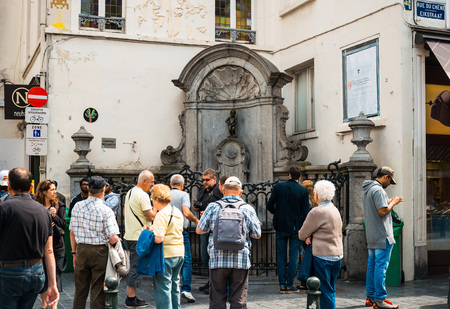 BRUSSELS, BELGIUM - June 16, 2016. The famous statue of a pissing boy of Brussels, Belgium, one of the most popular tourist destinations in brussel, Belgium.のeditorial素材