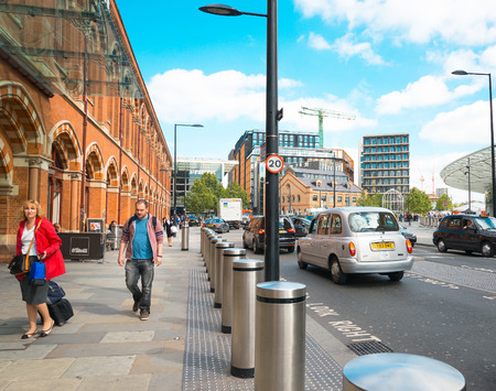 LONDON, UNITED KINGDOM - June 21, 2016. Street view of old buildings in London, England, United Kingdomのeditorial素材